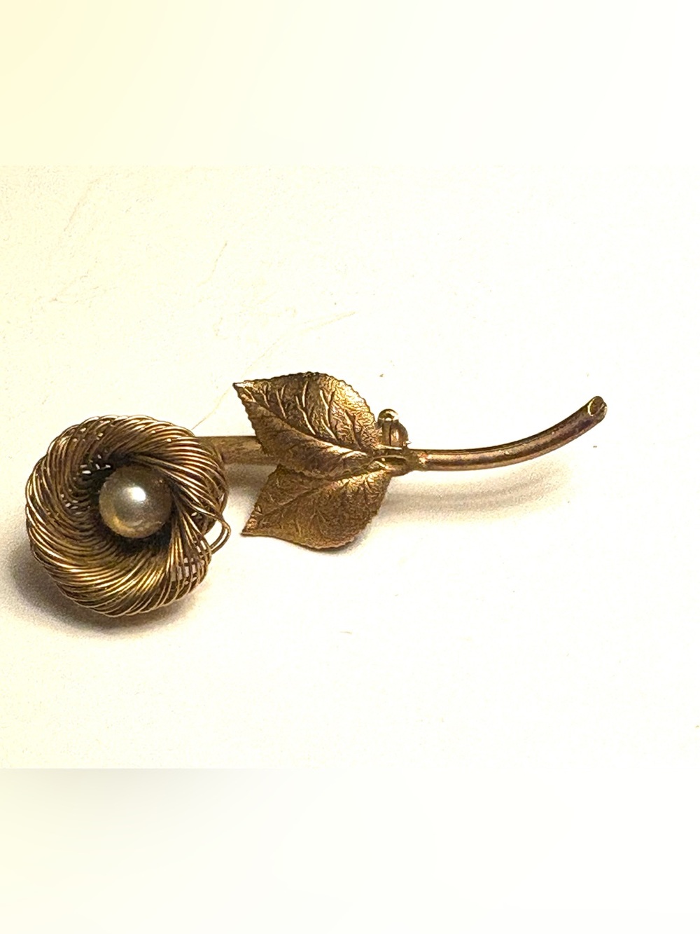 Vintage Gold Wire Wrapped Flower Faux Pearl Daisy  Brooch Pin